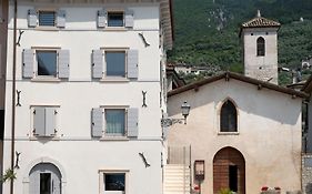 Absentia 1763 Garda Boutique Home - Lake Front