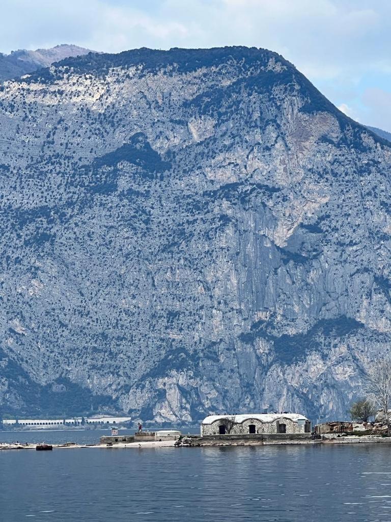 Absentia 1763 Garda Boutique Home - Lake Front Brenzone sul Garda Zewnętrze zdjęcie